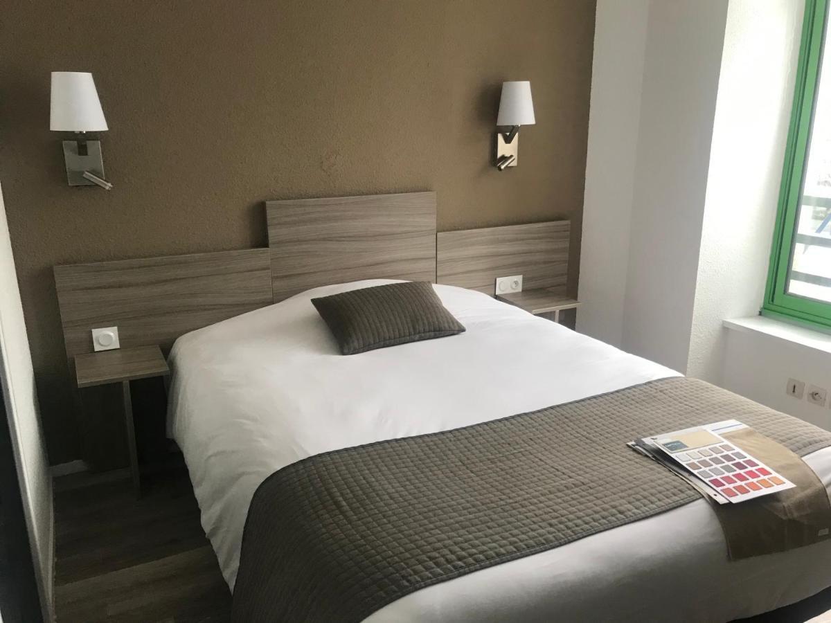 Contact Hotel Du Champ De Mars De 쎙브히육 외부 사진