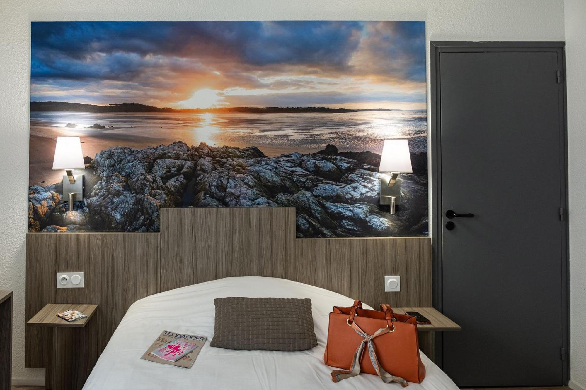 Contact Hotel Du Champ De Mars De 쎙브히육 외부 사진