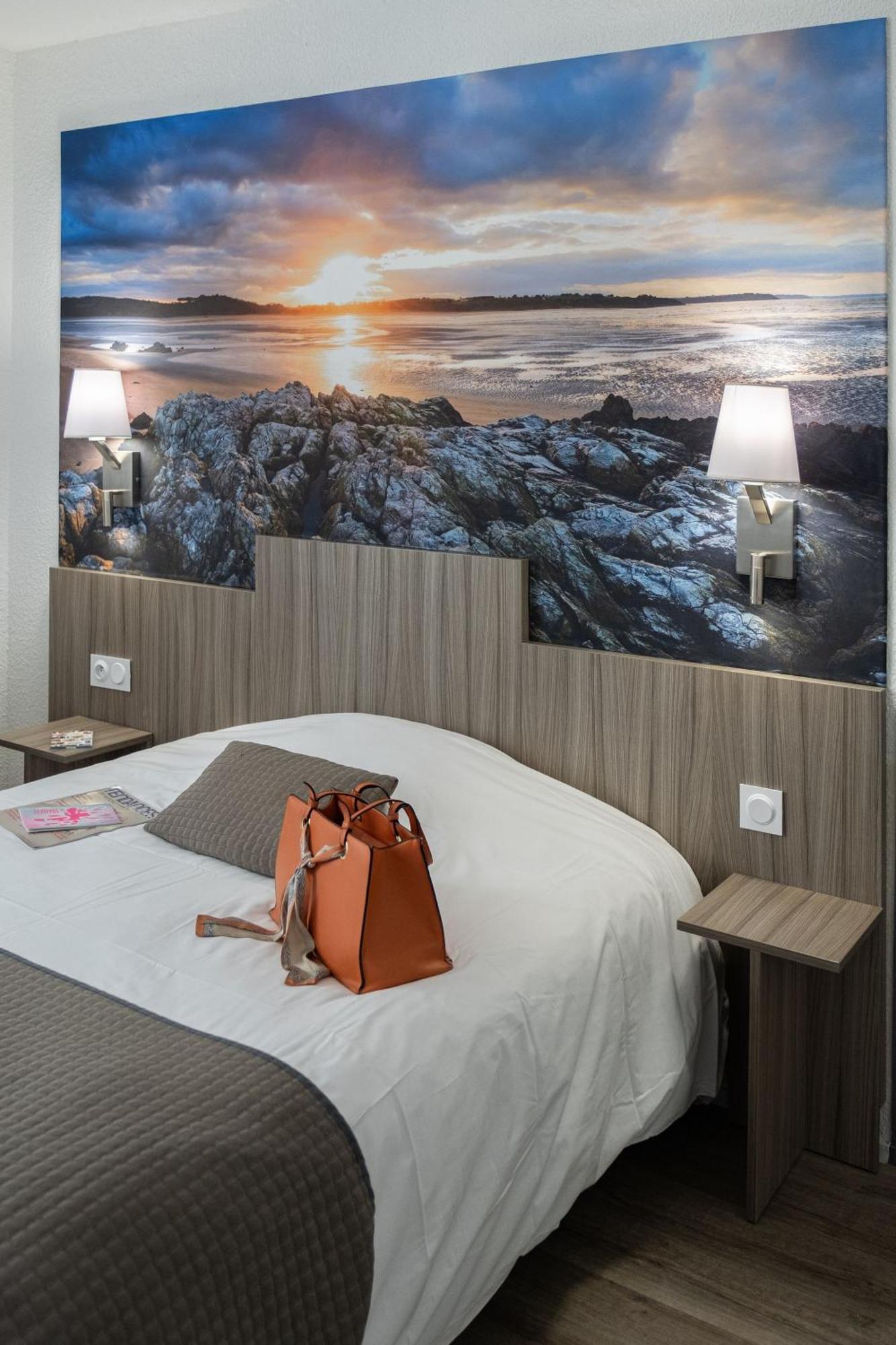 Contact Hotel Du Champ De Mars De 쎙브히육 외부 사진
