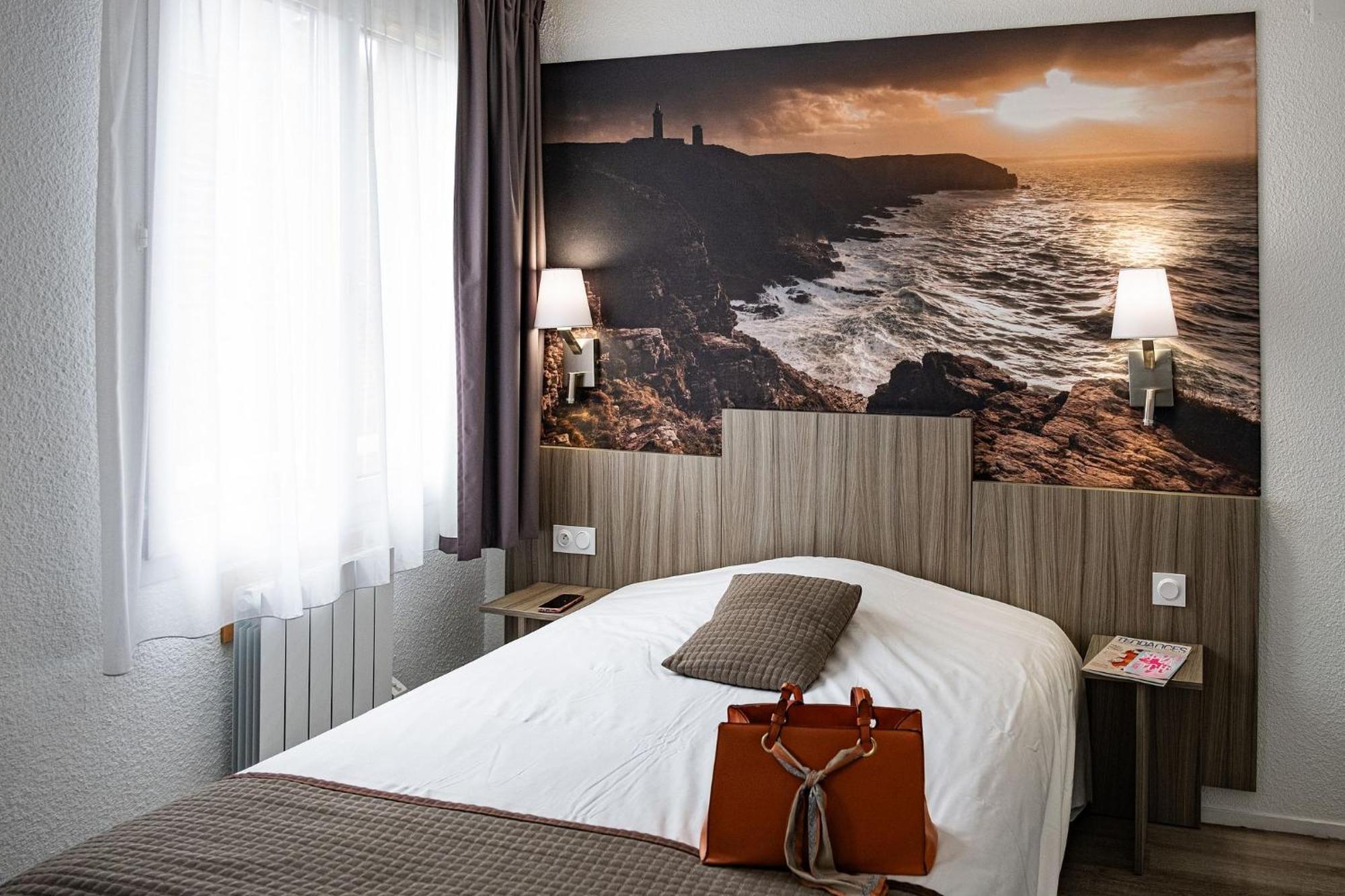Contact Hotel Du Champ De Mars De 쎙브히육 외부 사진