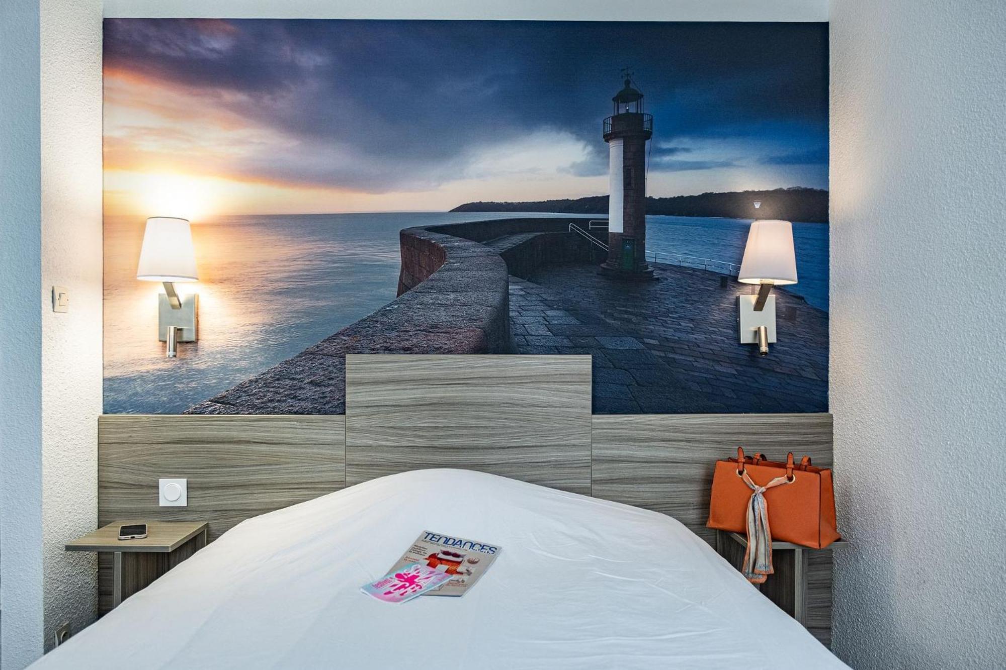 Contact Hotel Du Champ De Mars De 쎙브히육 외부 사진
