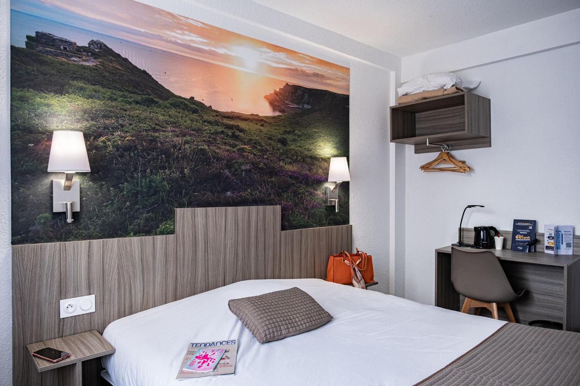 Contact Hotel Du Champ De Mars De 쎙브히육 외부 사진