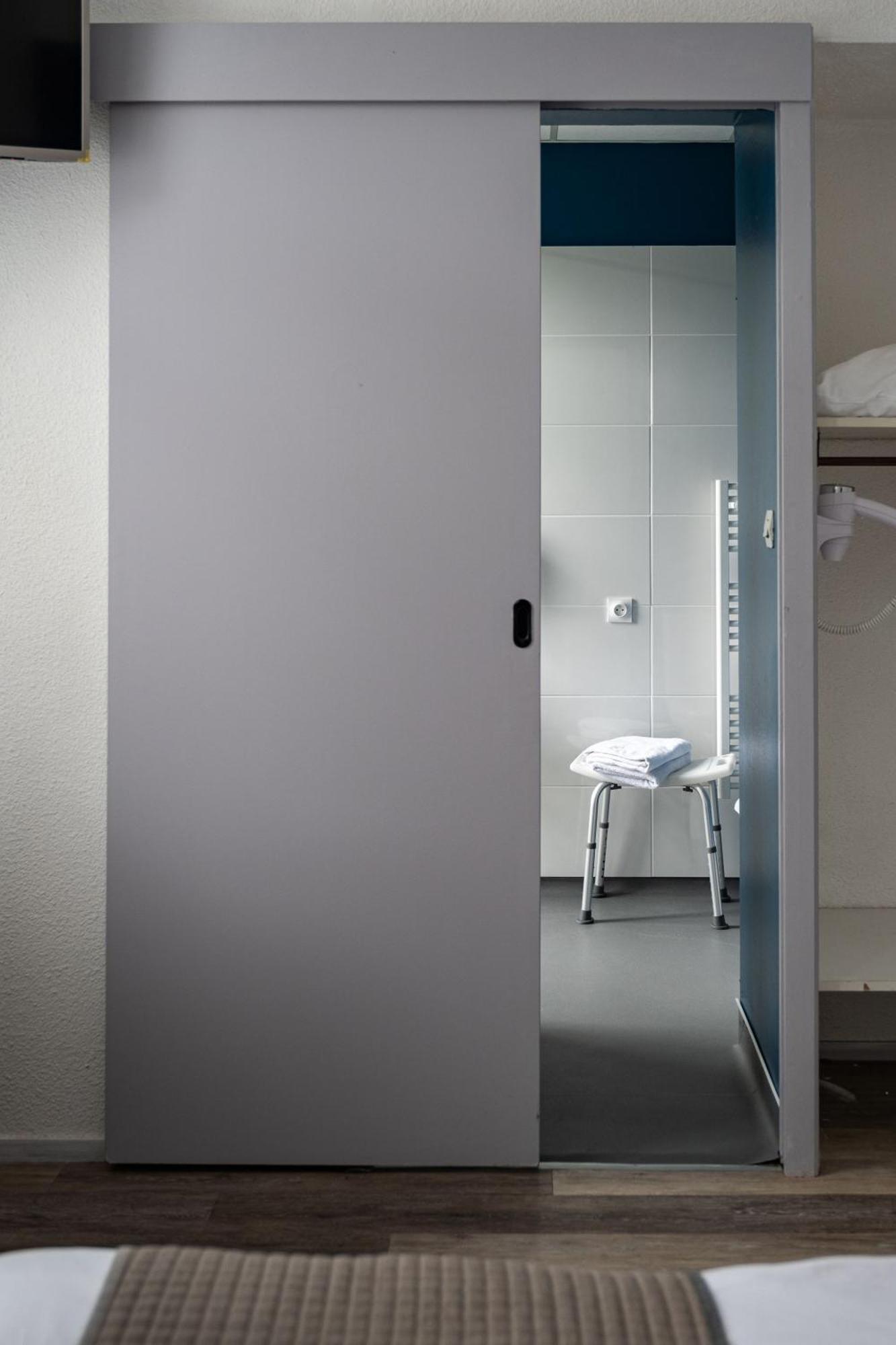 Contact Hotel Du Champ De Mars De 쎙브히육 외부 사진
