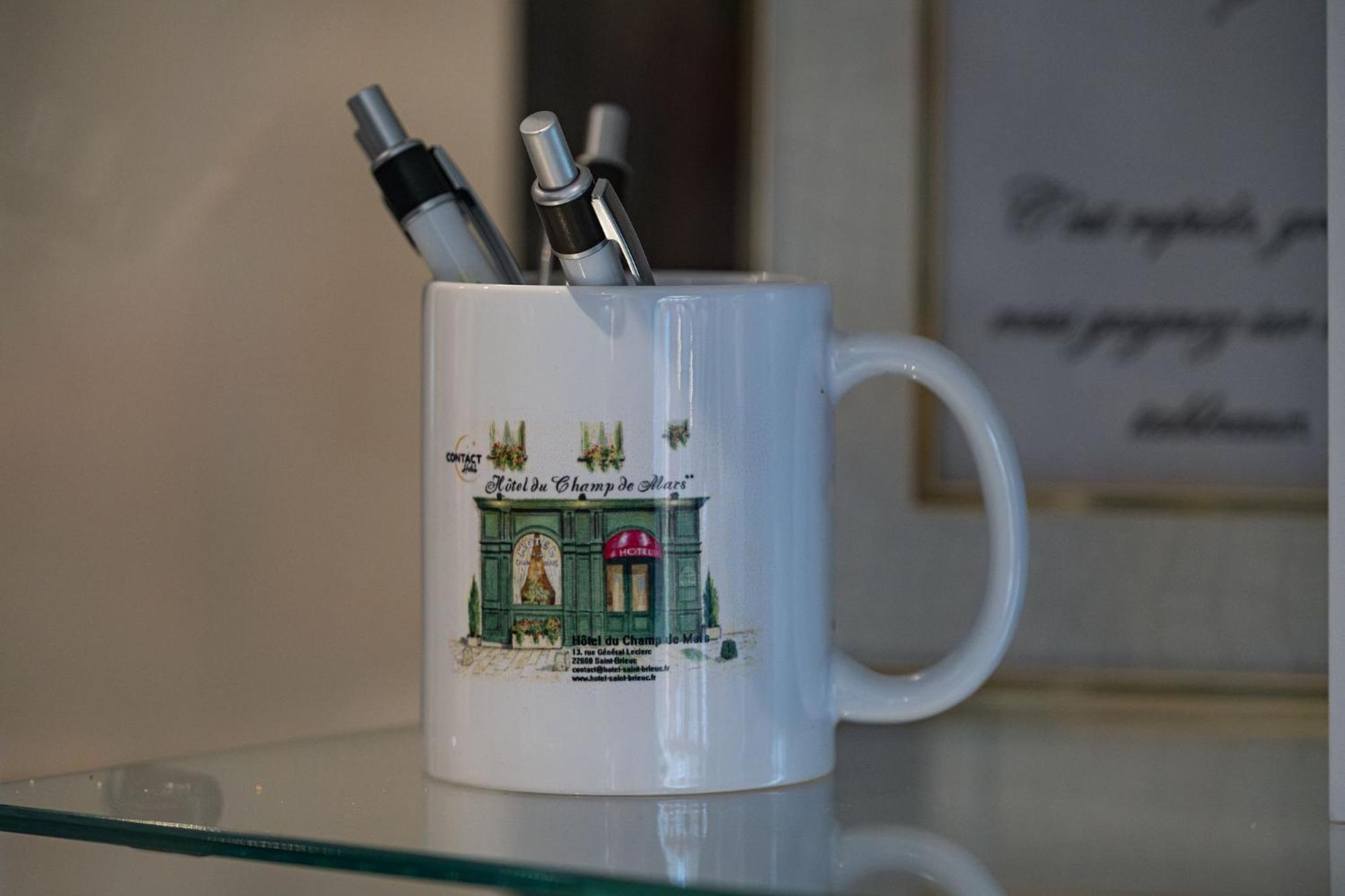 Contact Hotel Du Champ De Mars De 쎙브히육 외부 사진