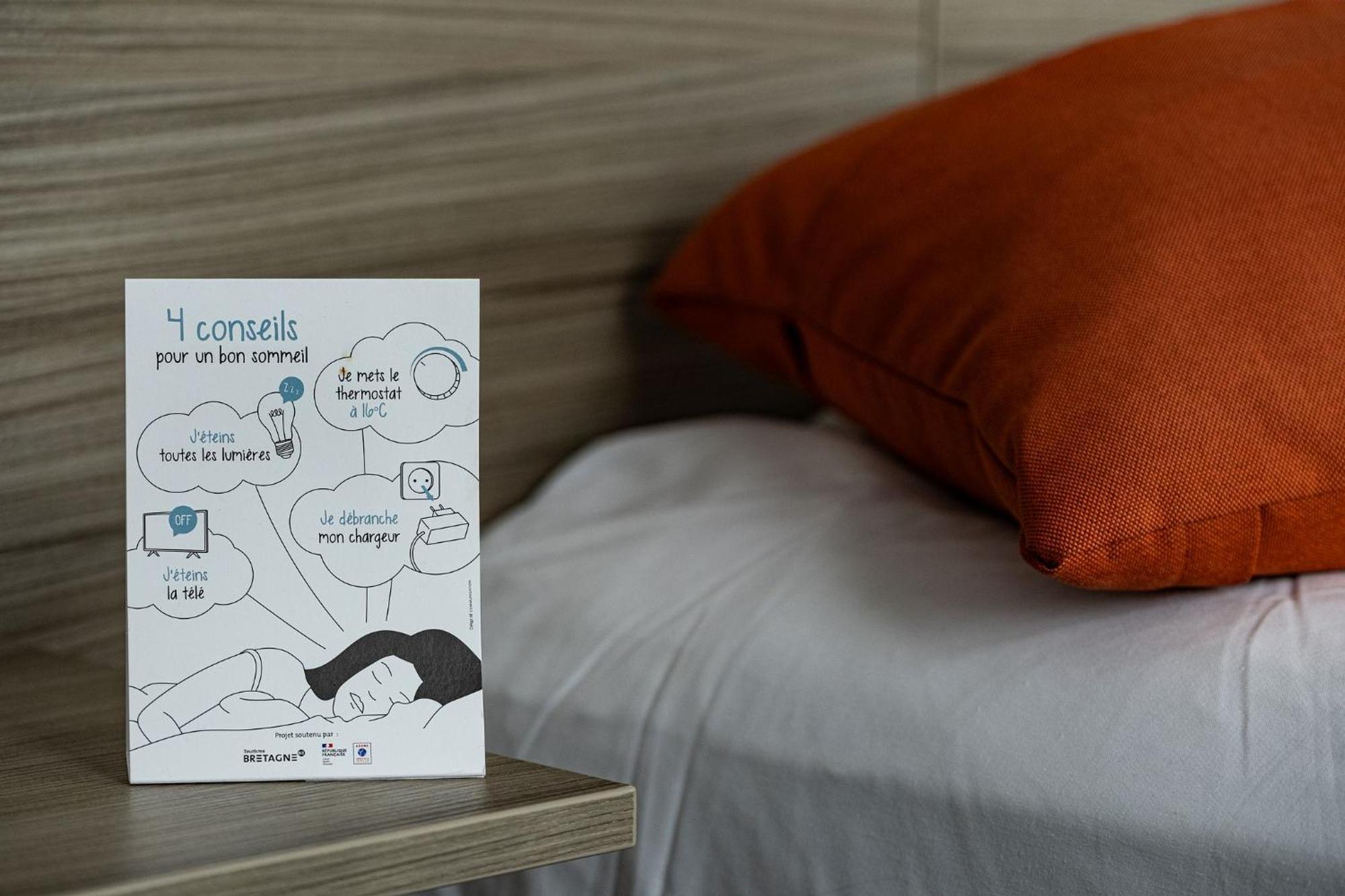 Contact Hotel Du Champ De Mars De 쎙브히육 외부 사진