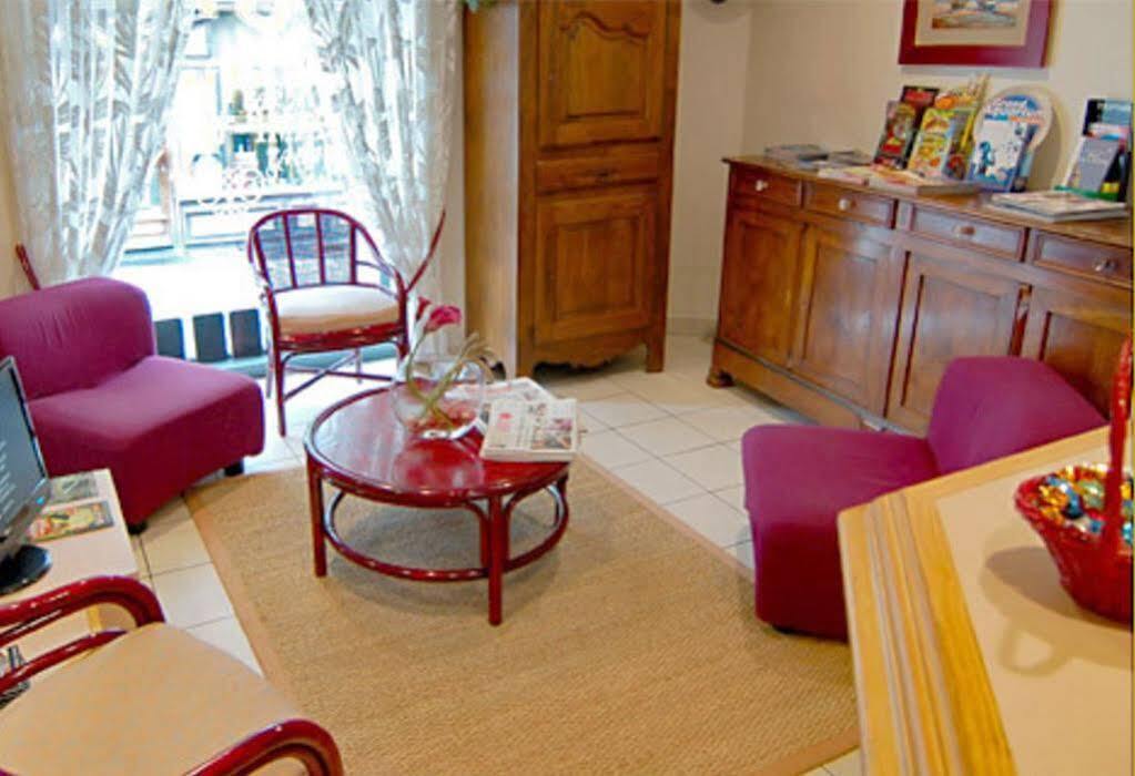 Contact Hotel Du Champ De Mars De 쎙브히육 외부 사진